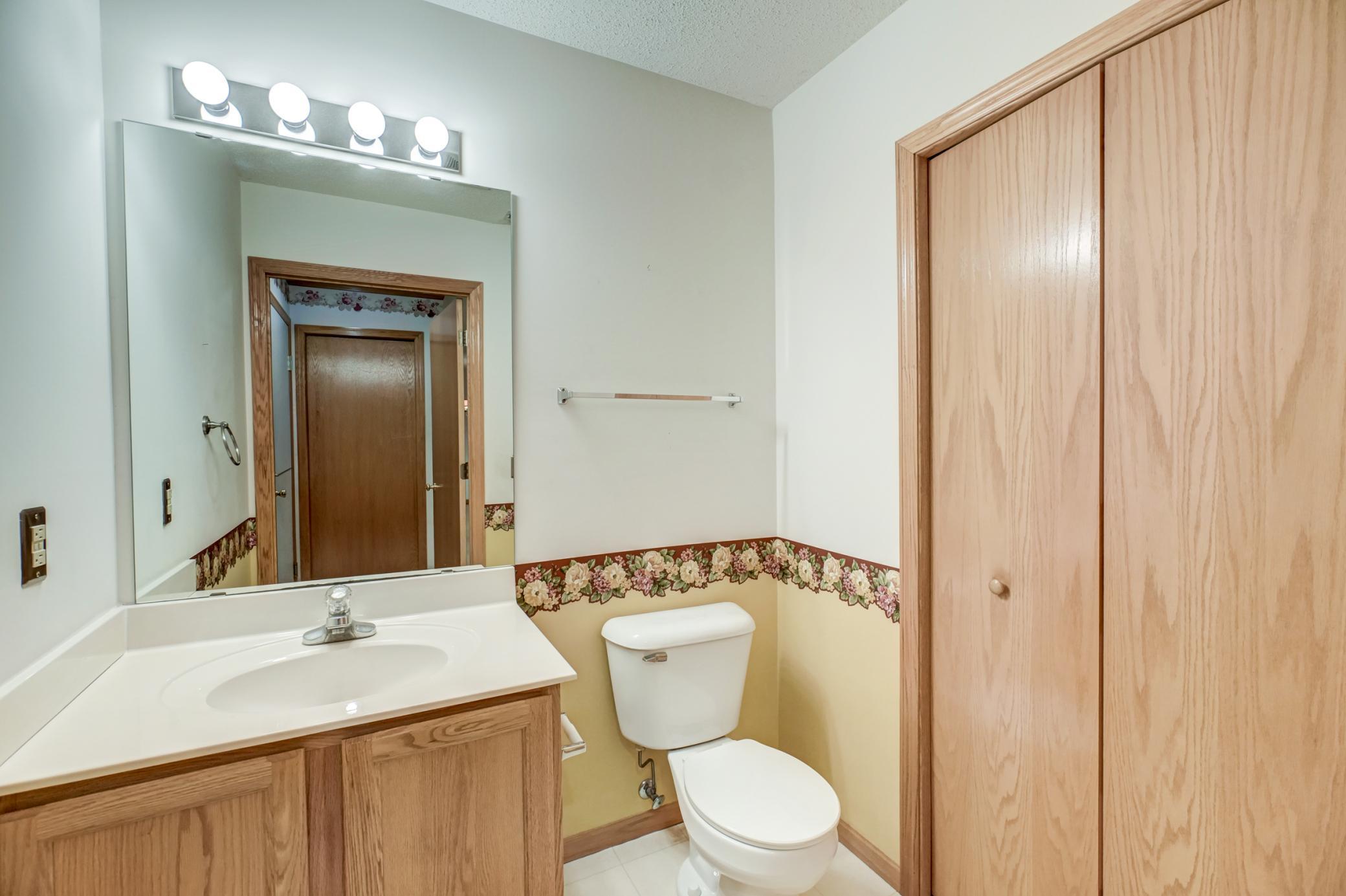 2405 Oakridge Circle