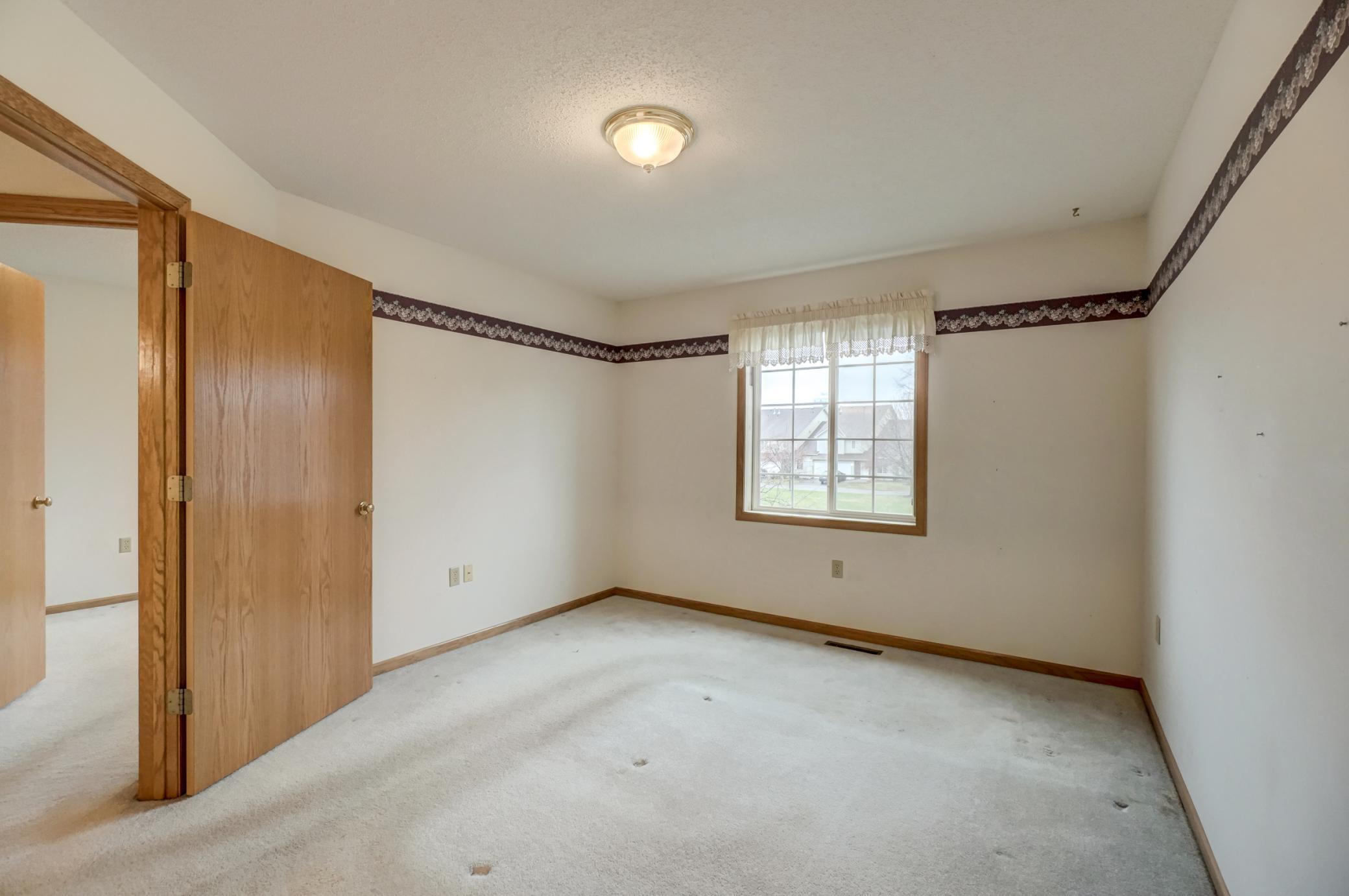 2405 Oakridge Circle