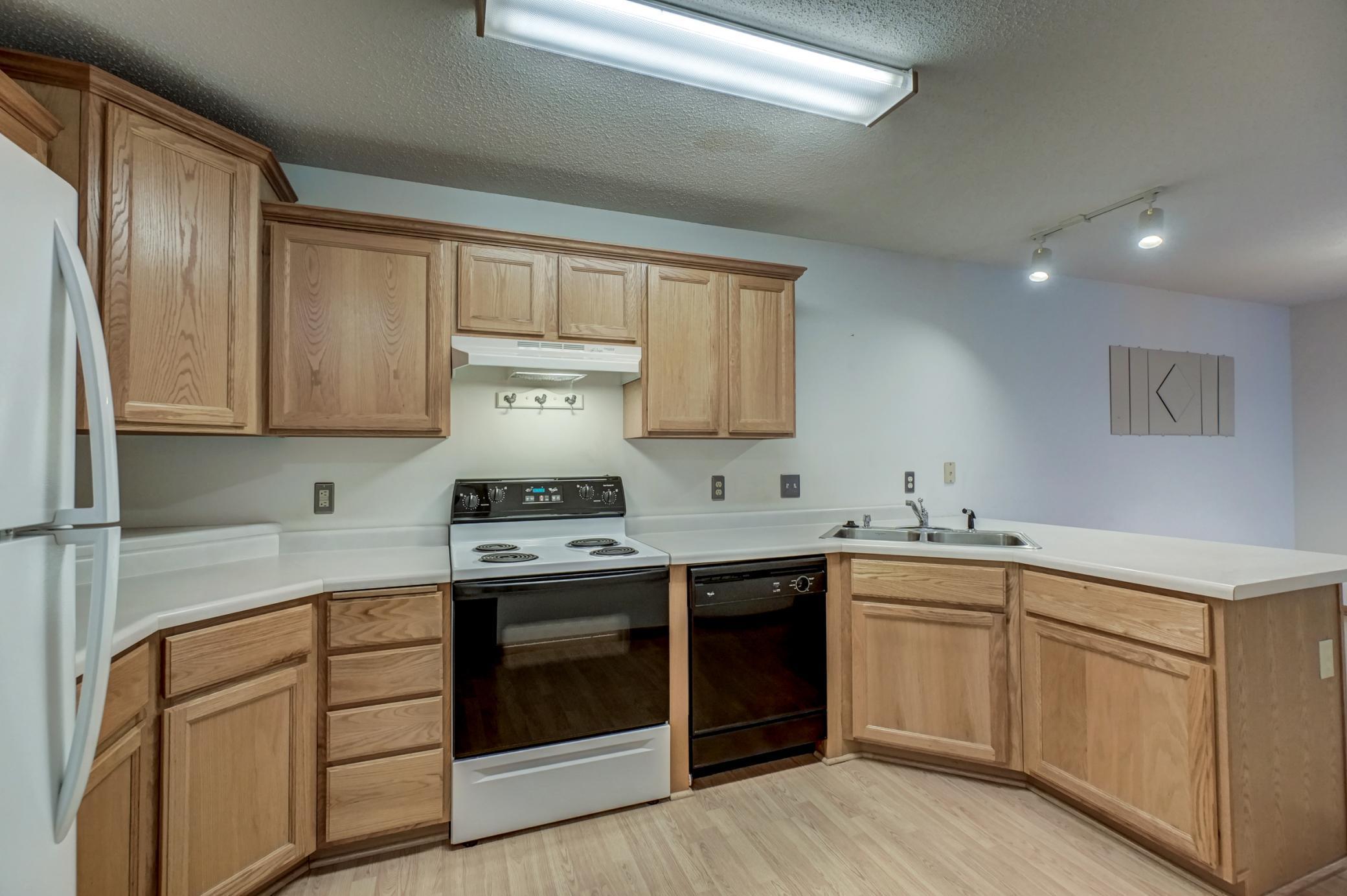 2405 Oakridge Circle