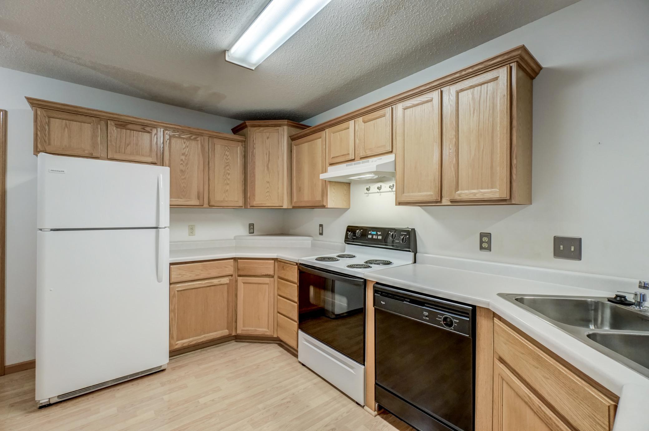 2405 Oakridge Circle
