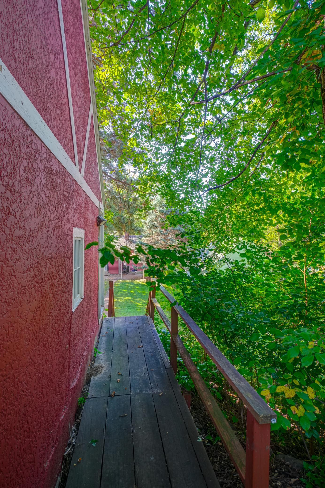 83 Dahlia Street