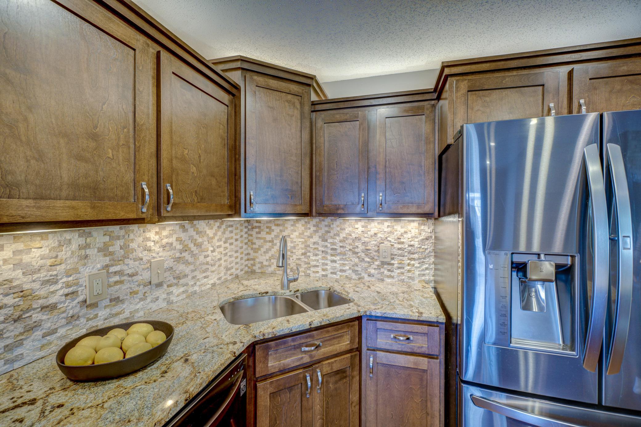 2437 Oakridge Circle