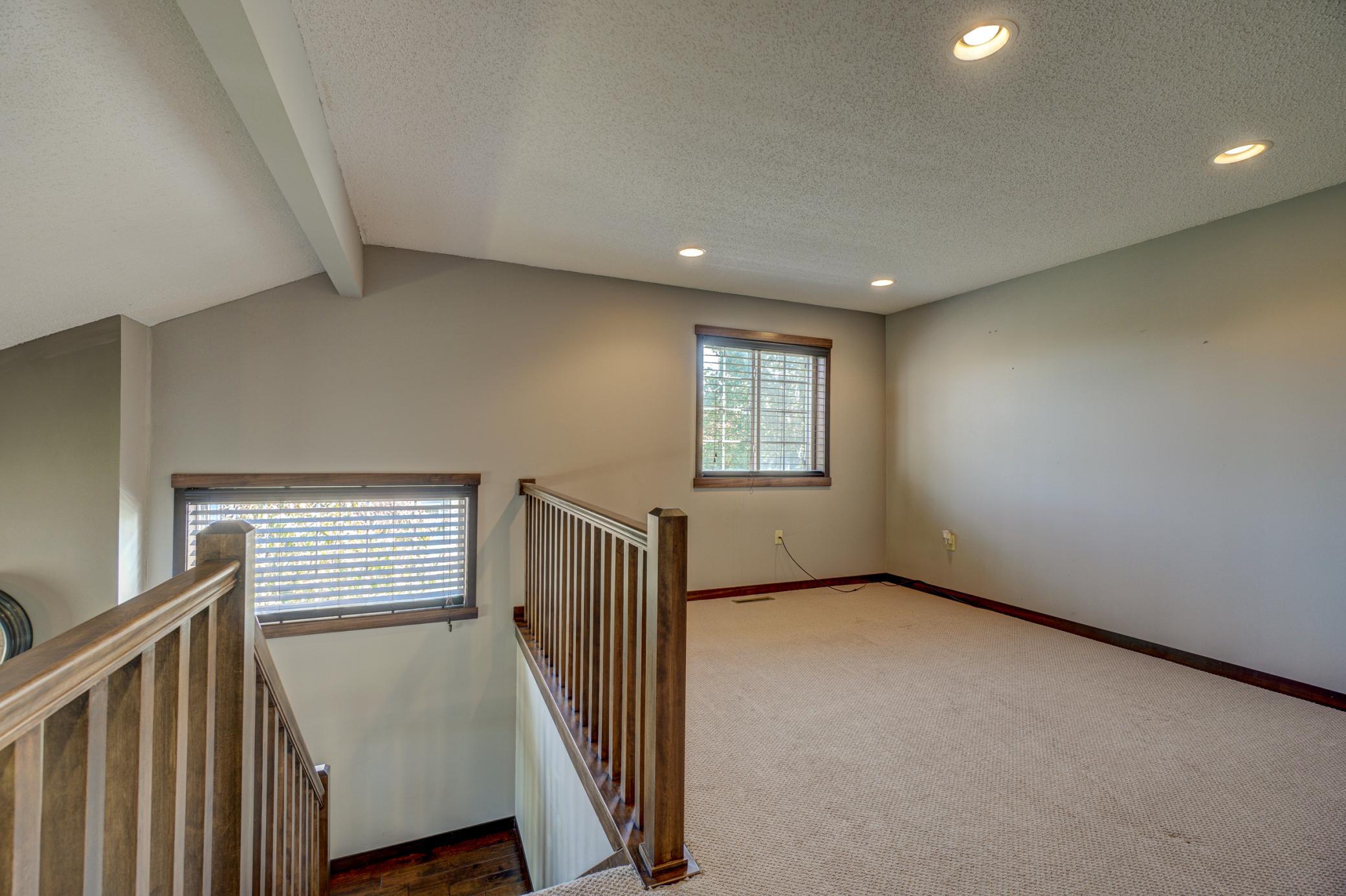 2437 Oakridge Circle