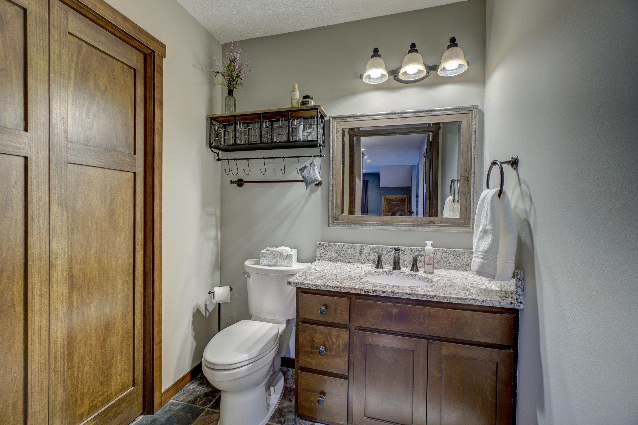 2437 Oakridge Circle