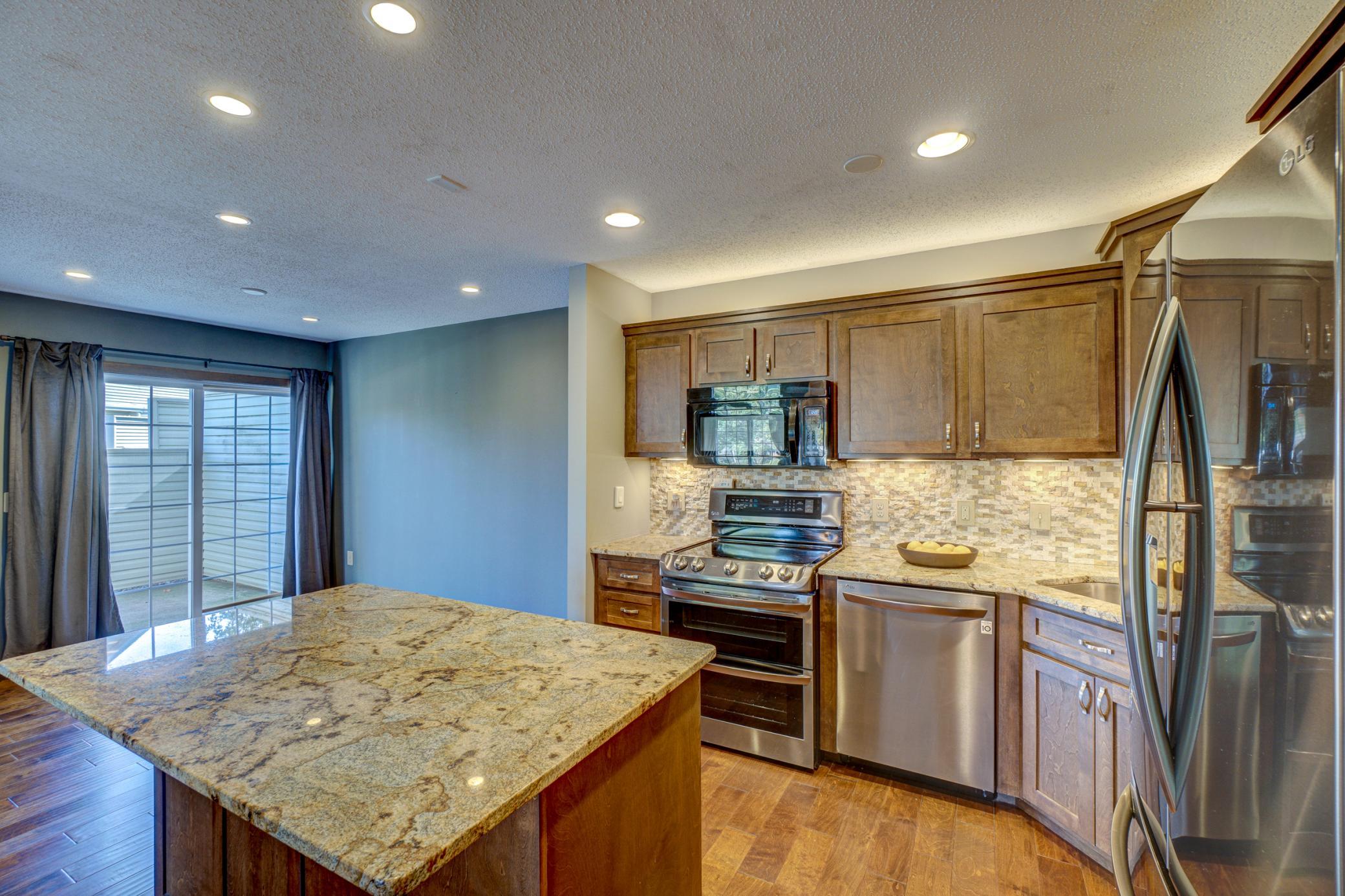 2437 Oakridge Circle