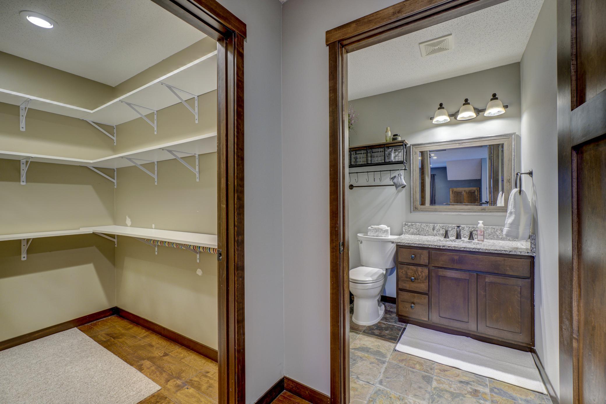 2437 Oakridge Circle