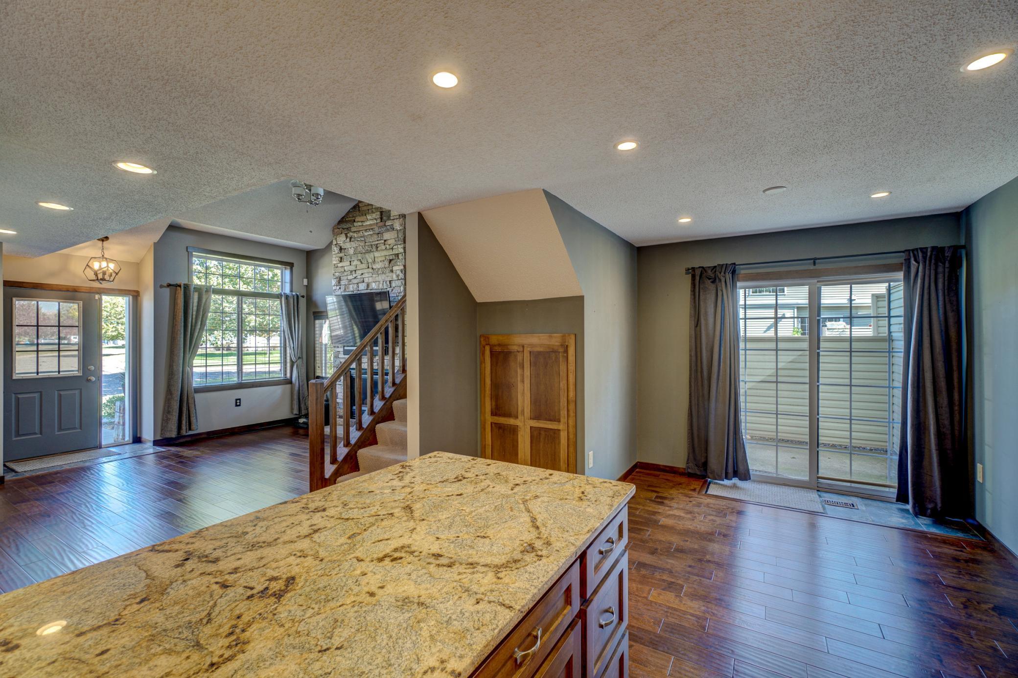 2437 Oakridge Circle