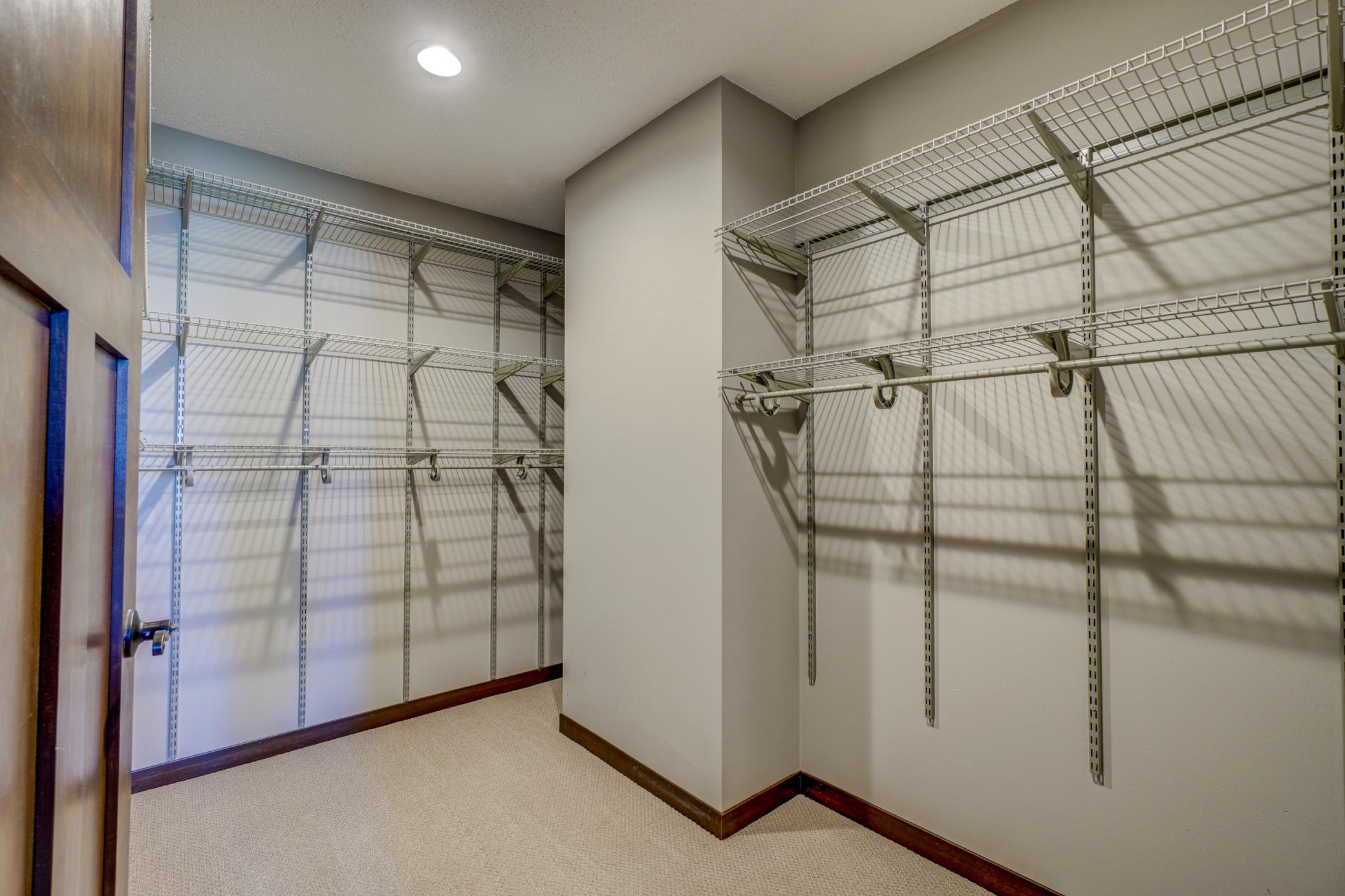 2437 Oakridge Circle