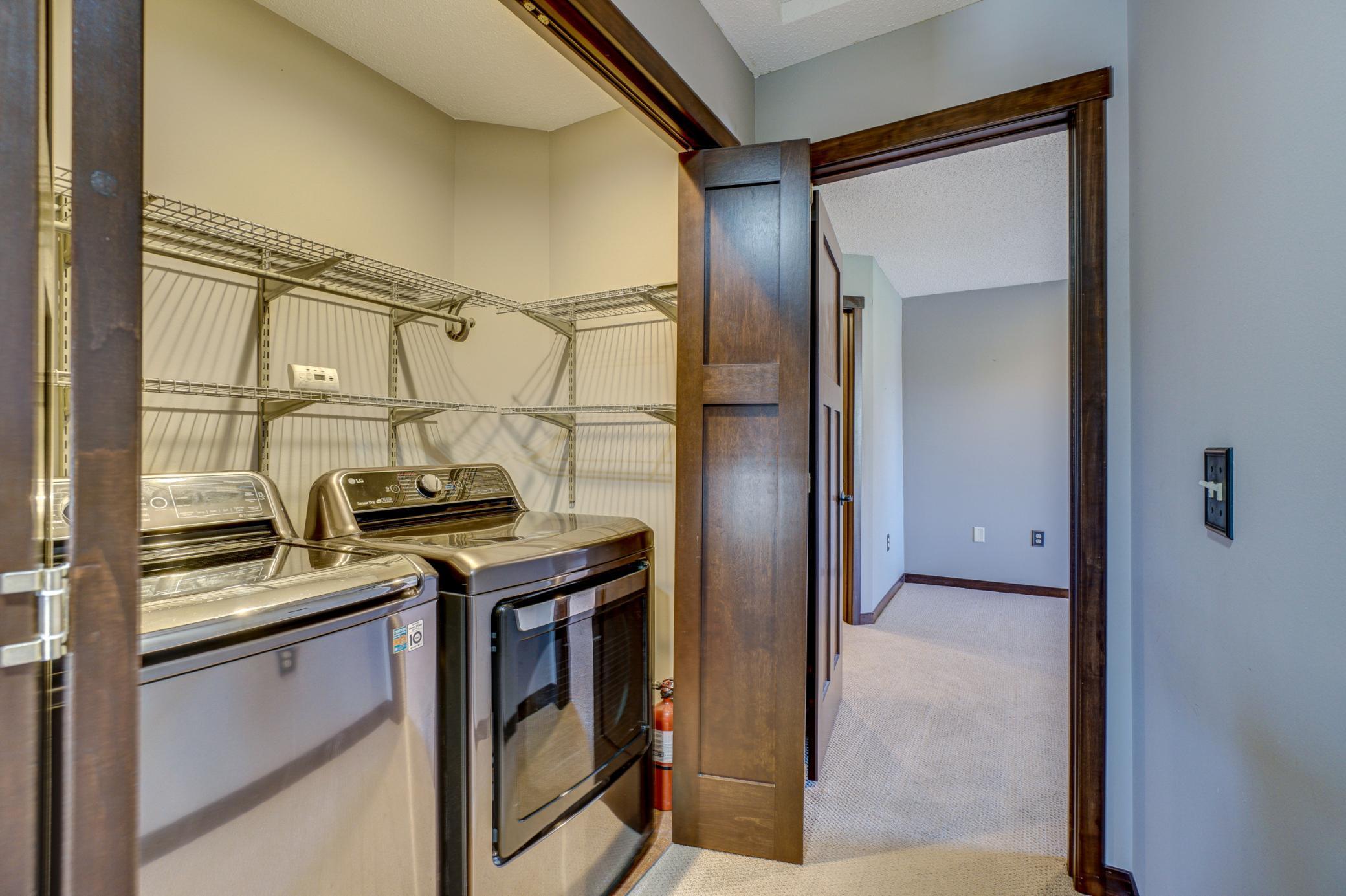 2437 Oakridge Circle