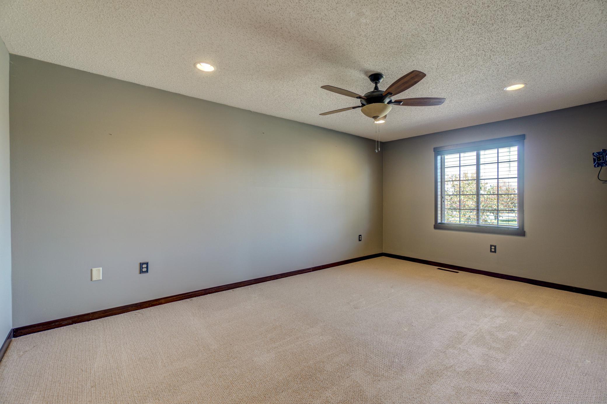 2437 Oakridge Circle