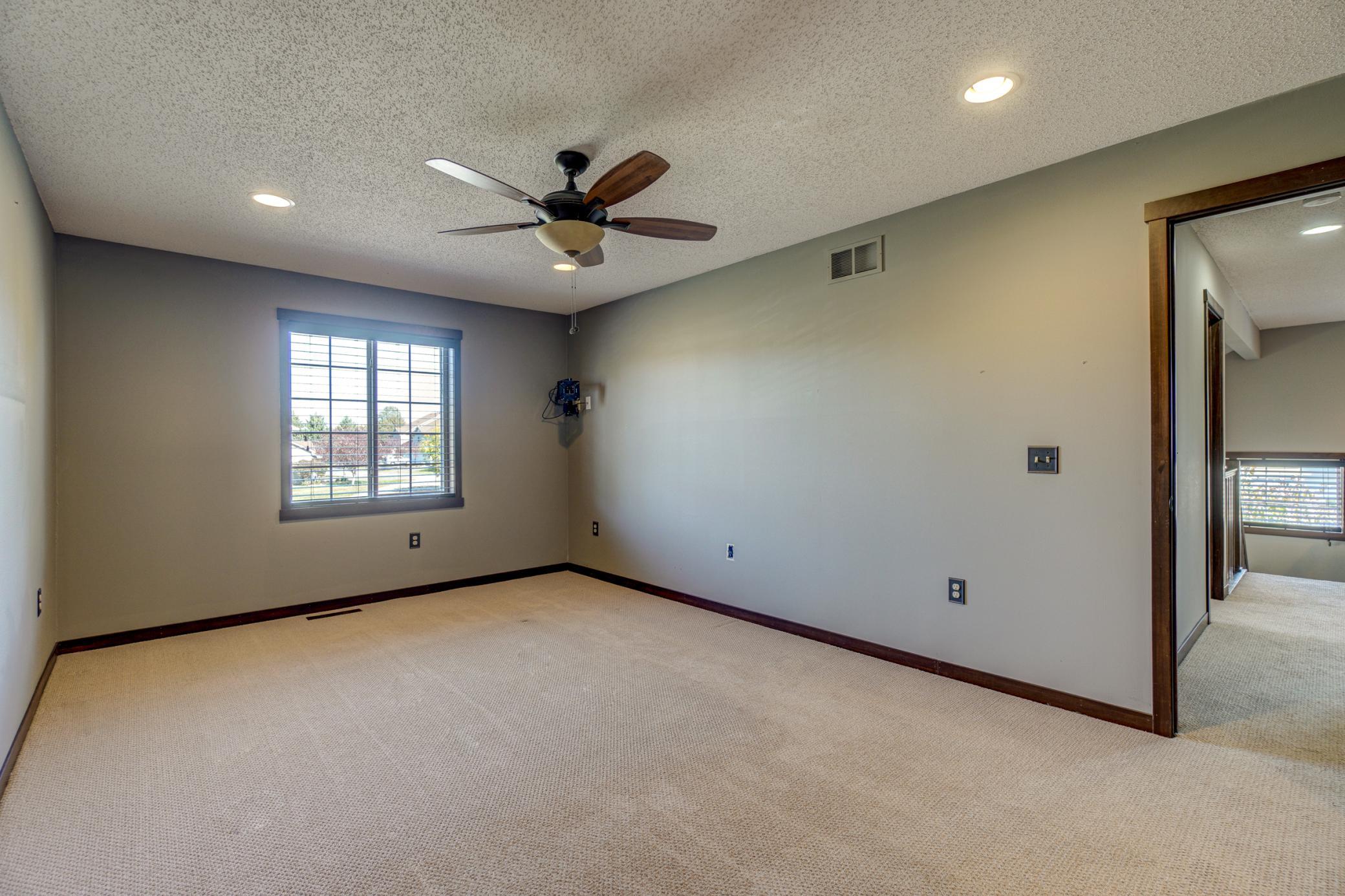 2437 Oakridge Circle