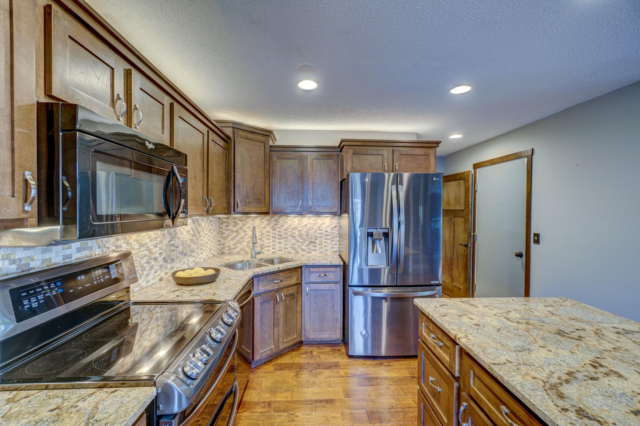 2437 Oakridge Circle