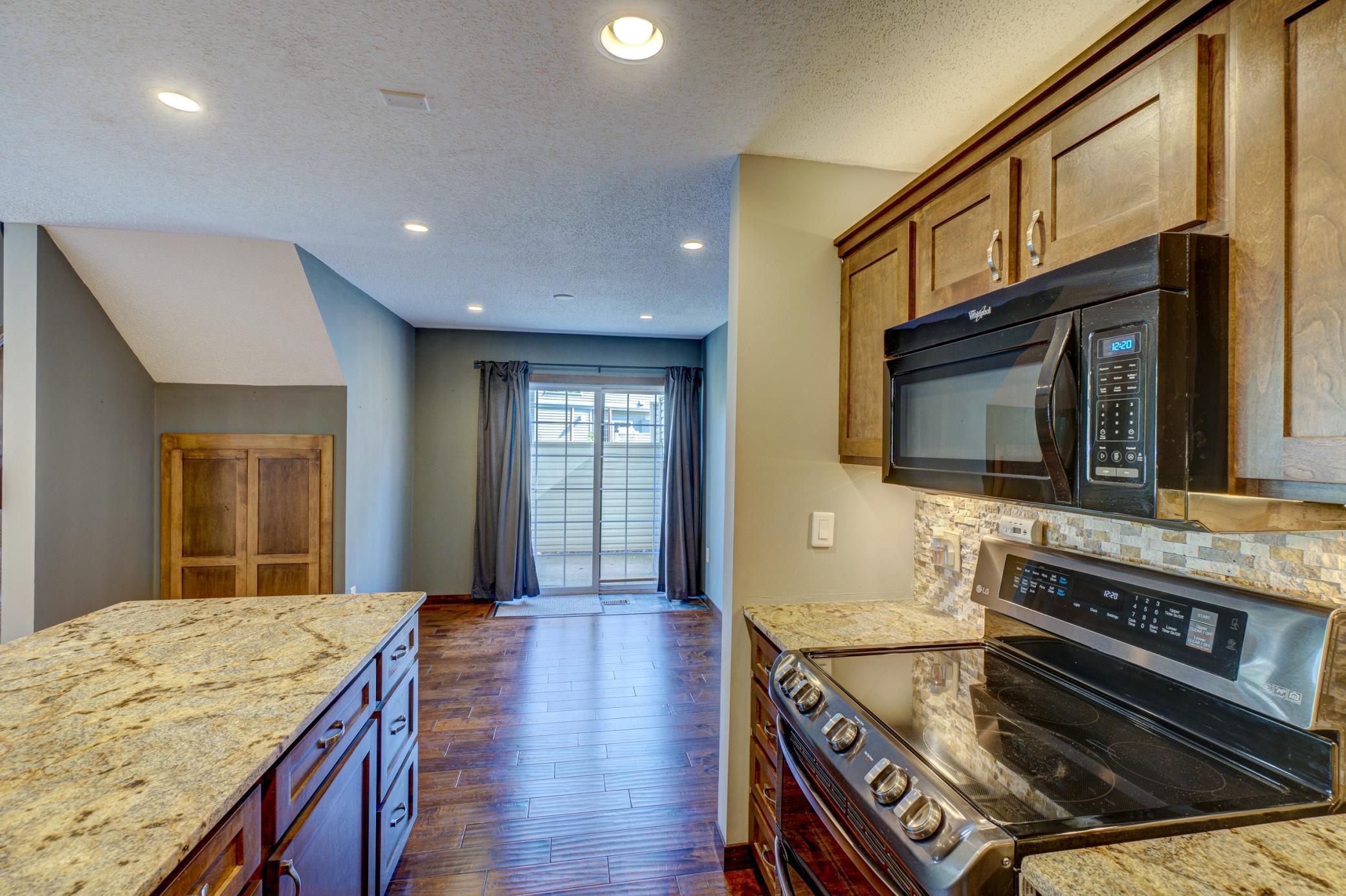 2437 Oakridge Circle