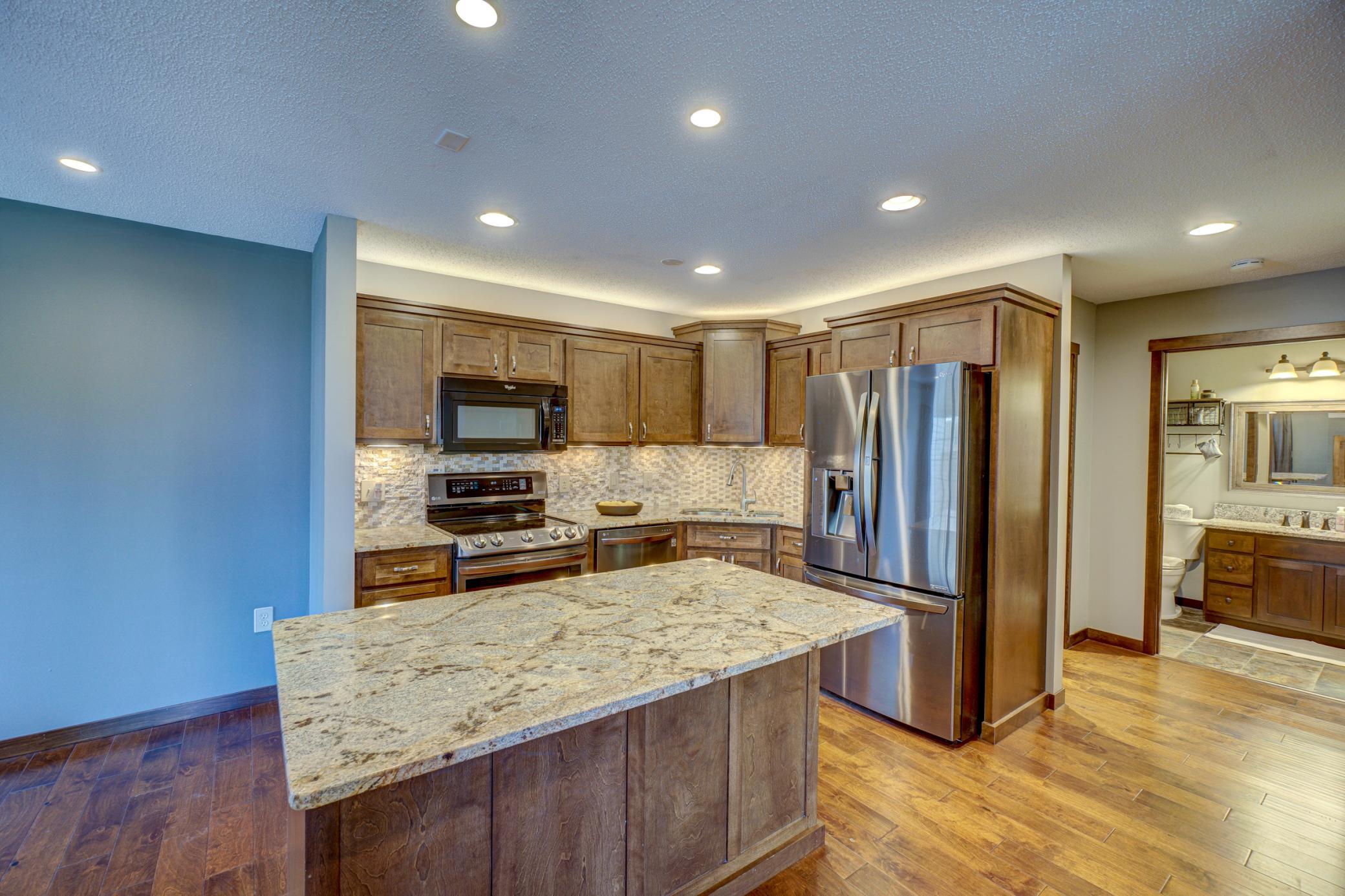 2437 Oakridge Circle