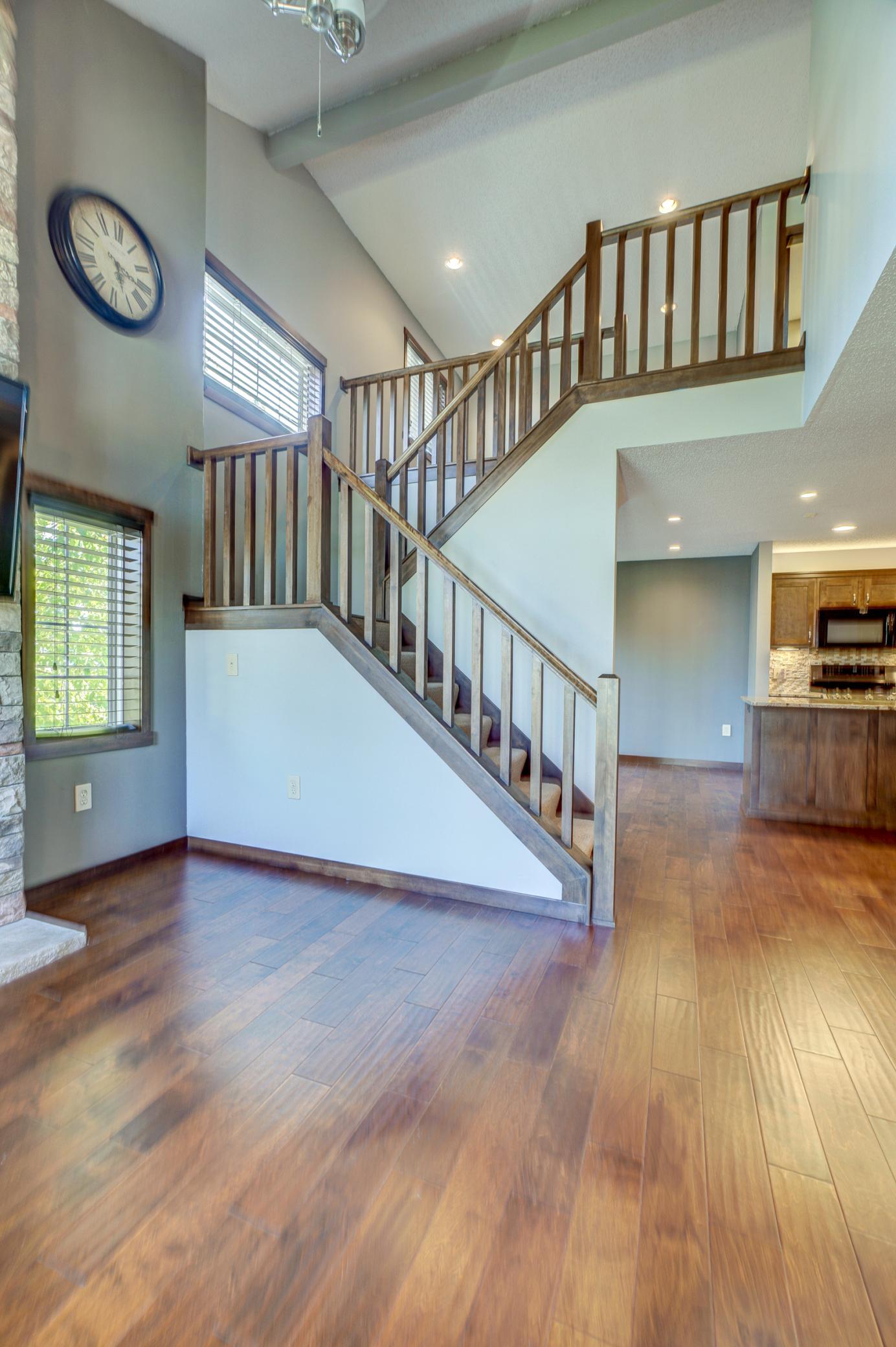 2437 Oakridge Circle