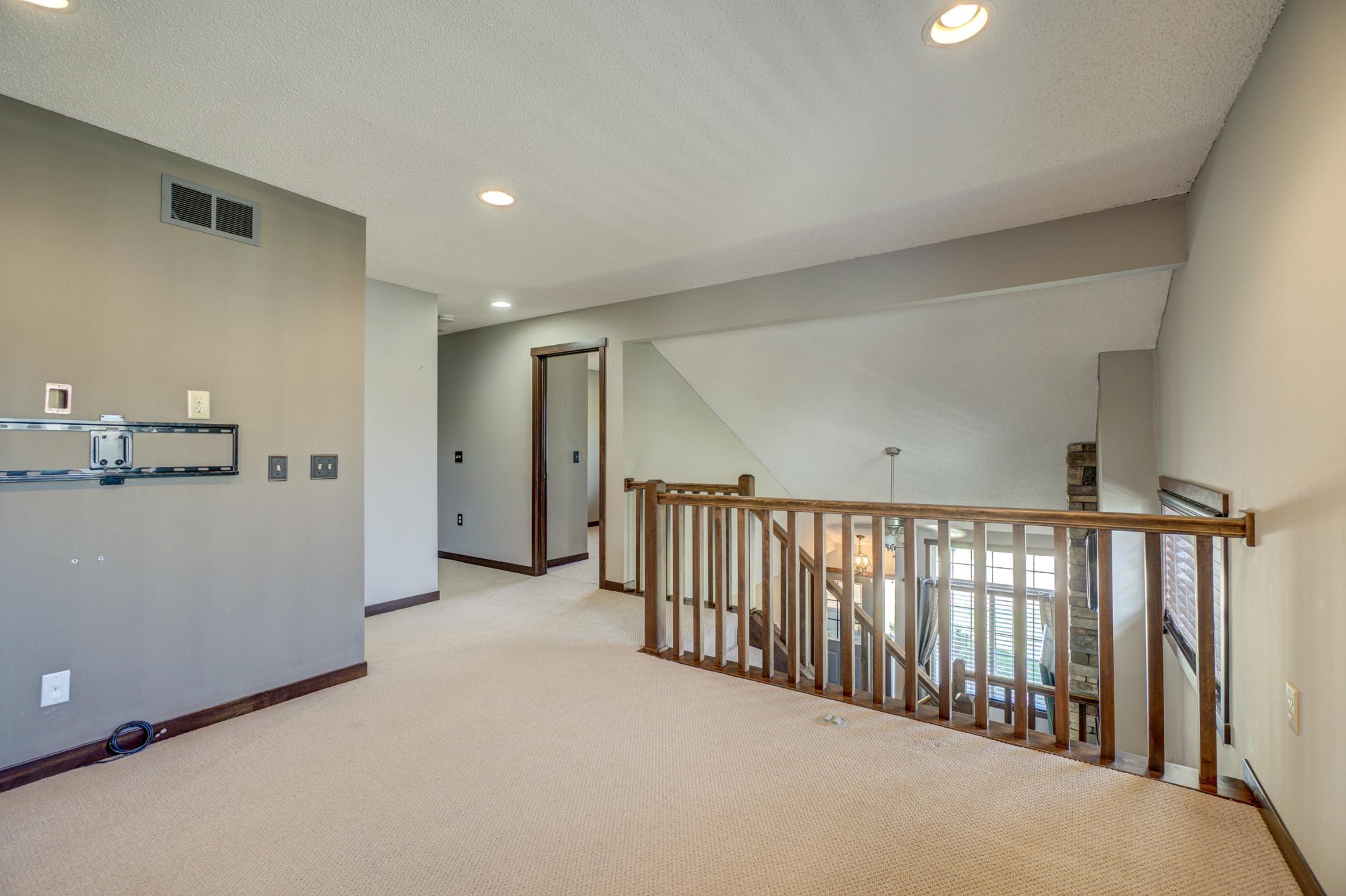 2437 Oakridge Circle