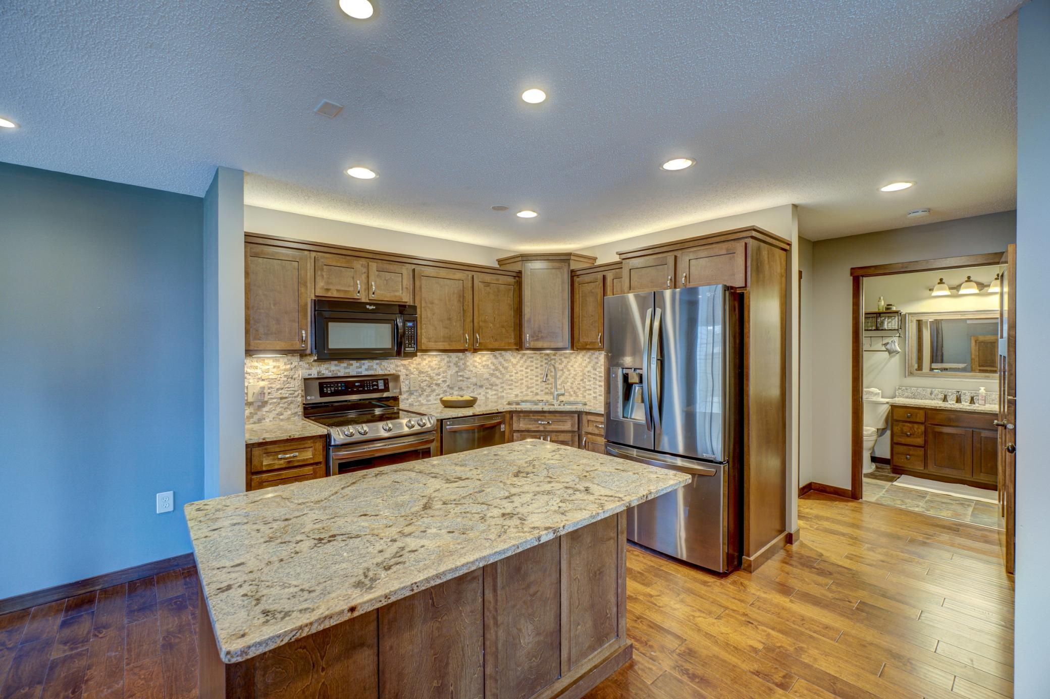 2437 Oakridge Circle