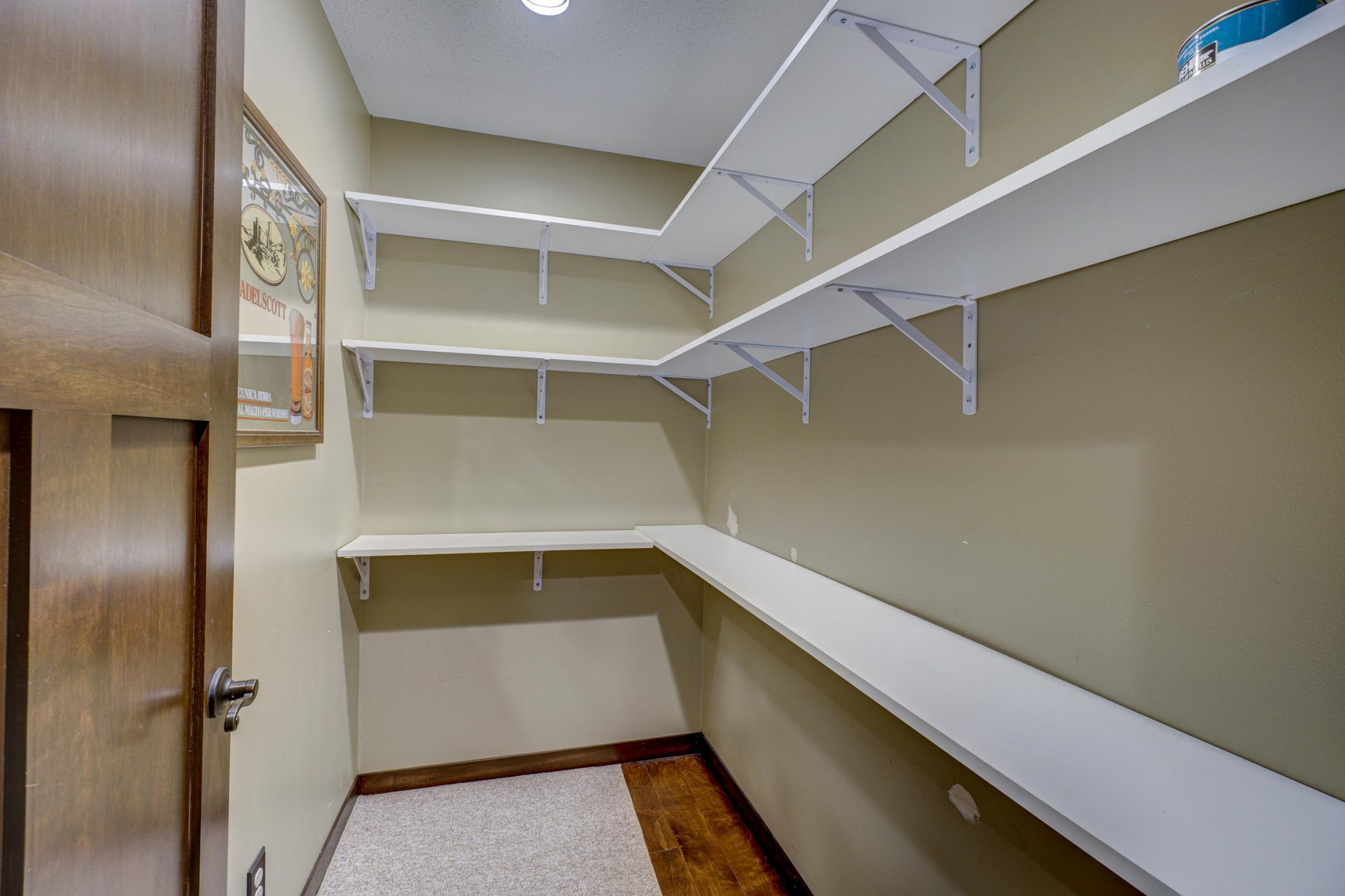 2437 Oakridge Circle