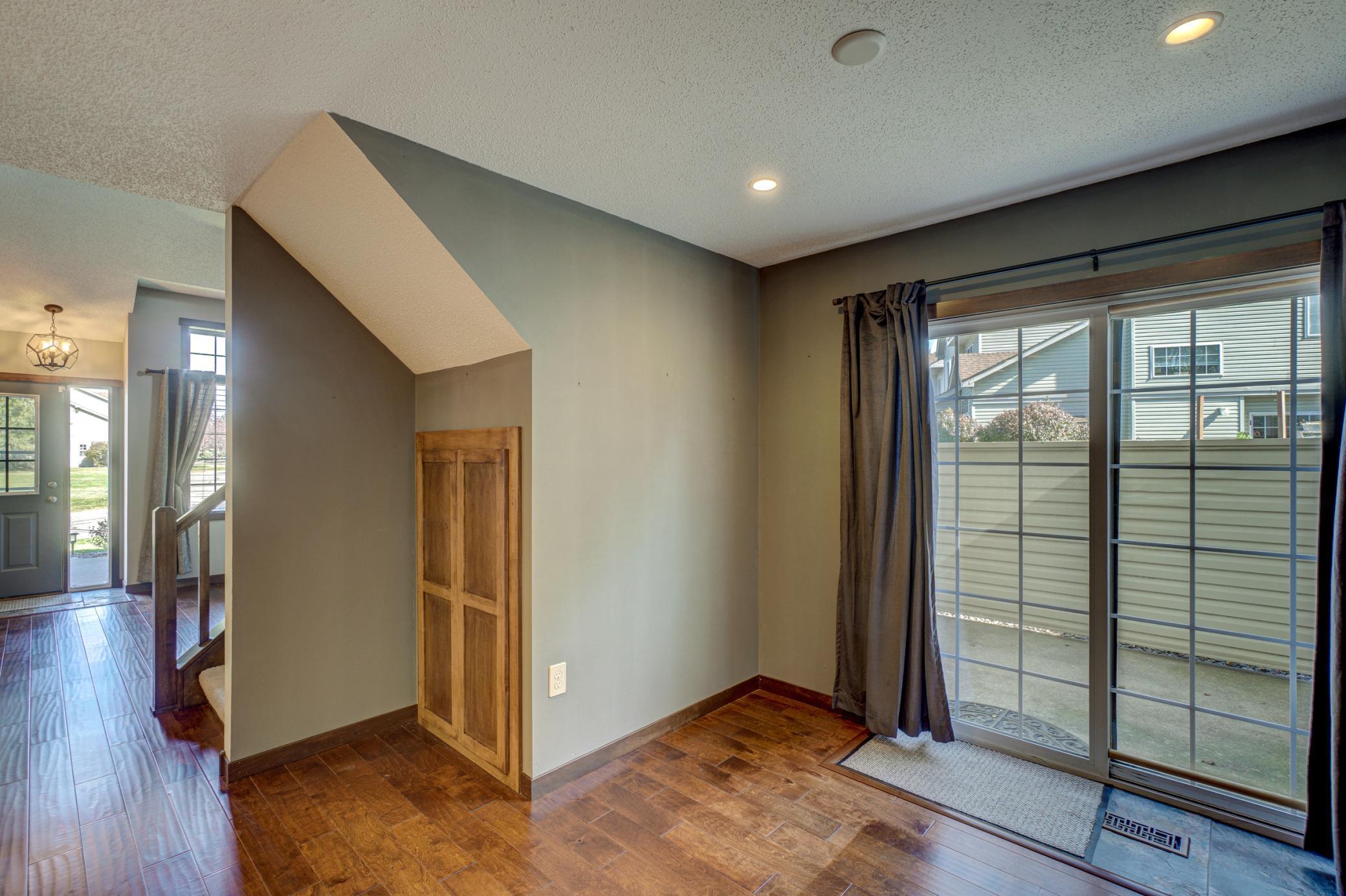 2437 Oakridge Circle