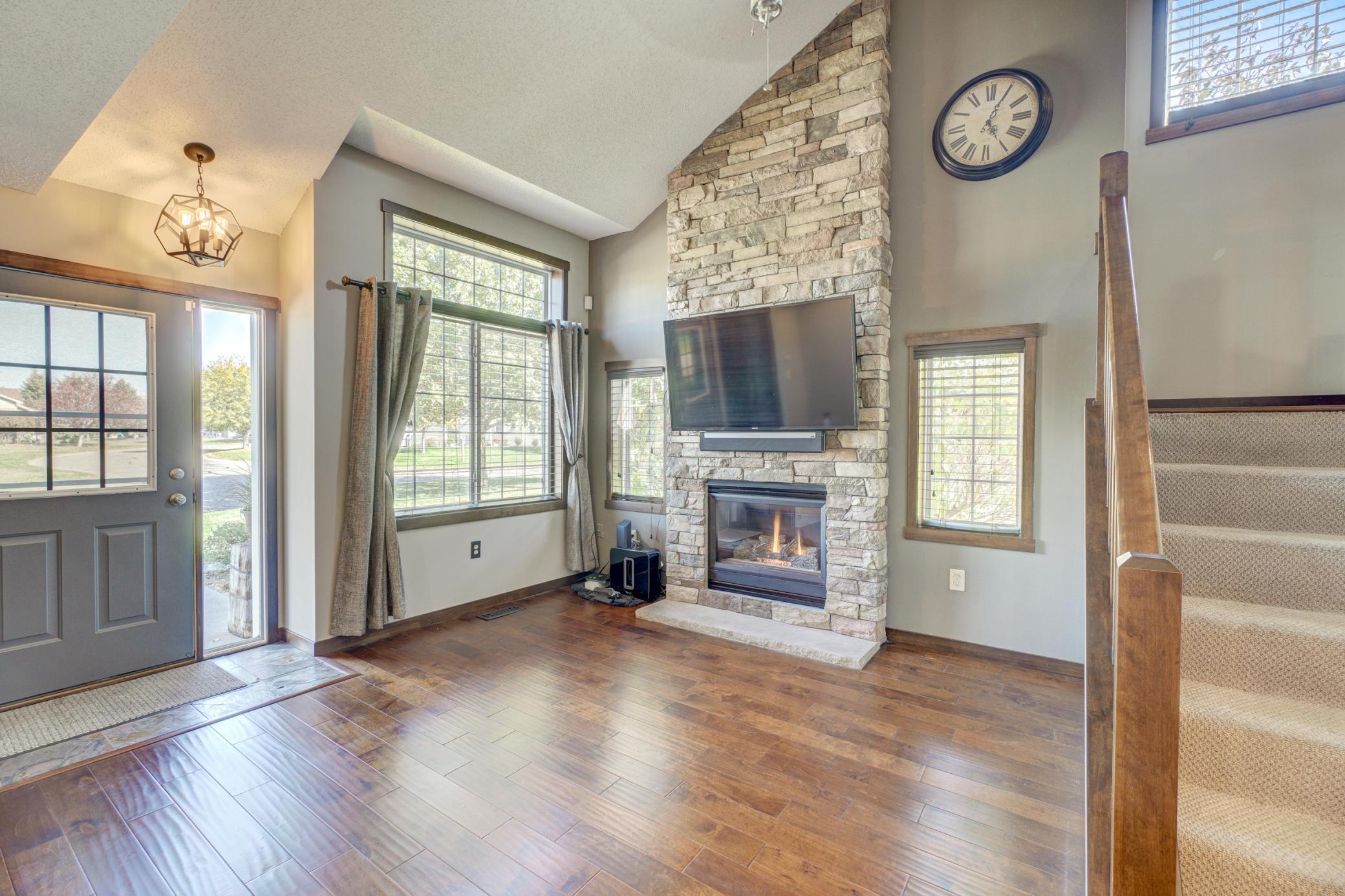 2437 Oakridge Circle