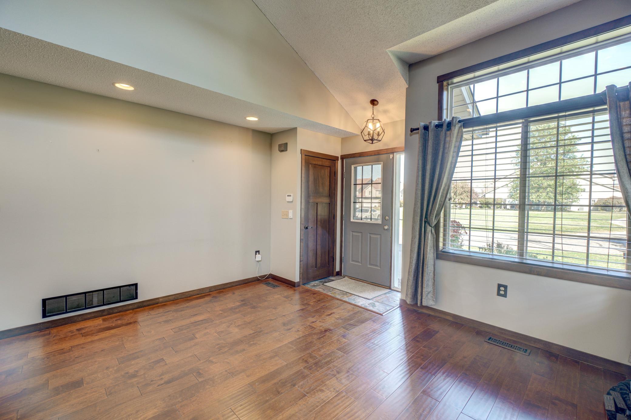 2437 Oakridge Circle