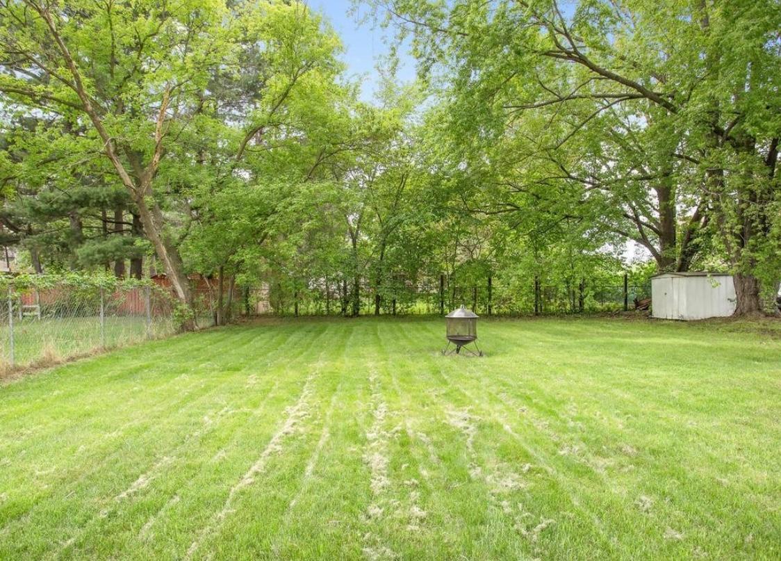 4847 Bloom Avenue