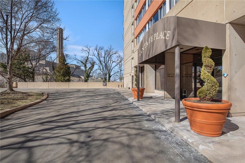 2525 Main Street Unit: 406