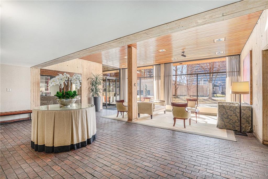 2525 Main Street Unit: 406