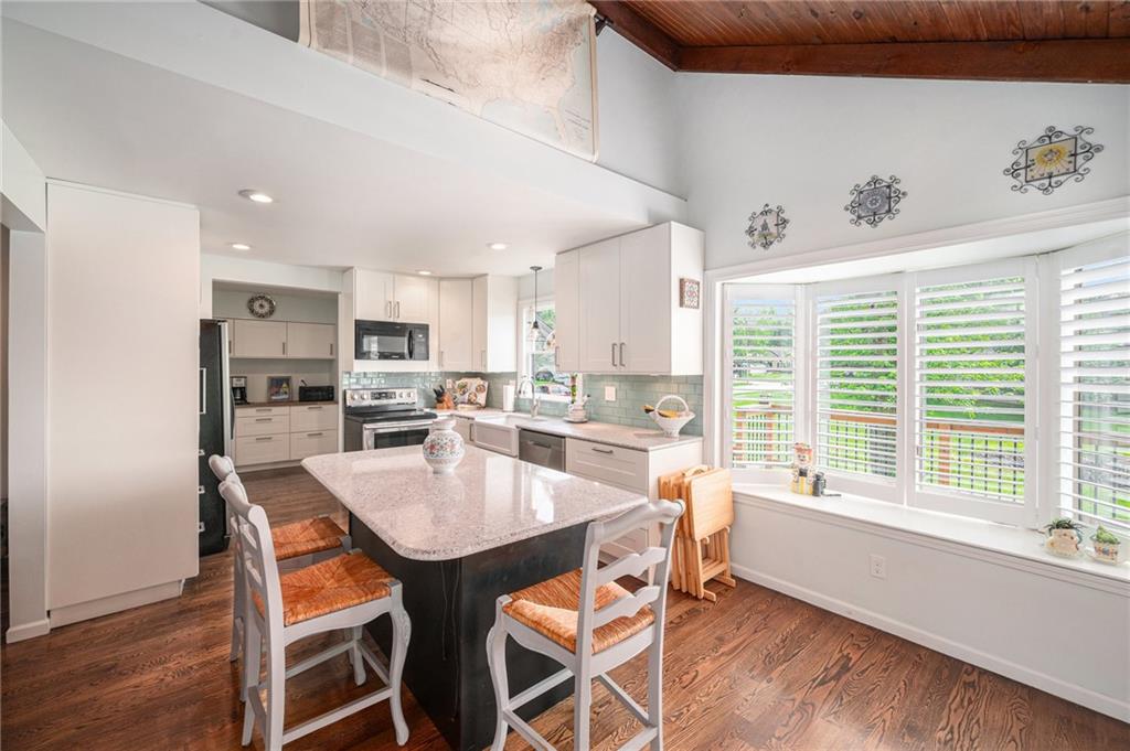 3920 SW Hidden Cove Drive