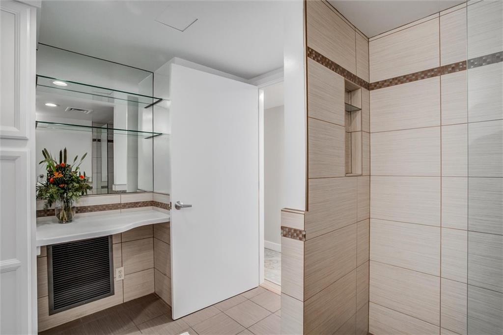 4545 Wornall Road Unit: 606