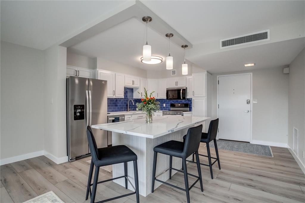 4545 Wornall Road Unit: 606