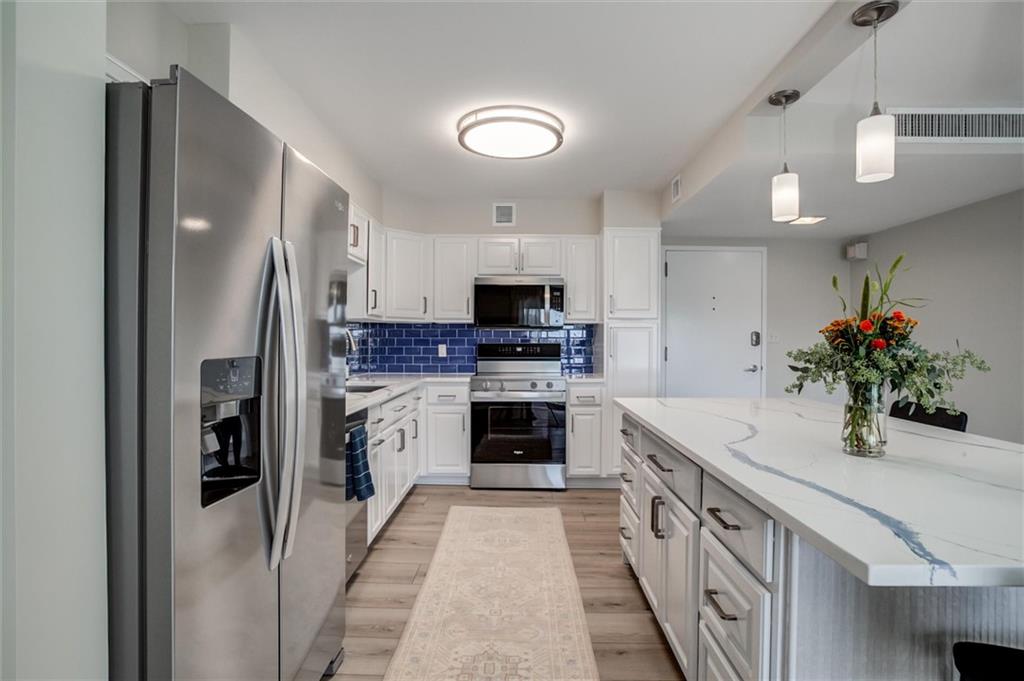 4545 Wornall Road Unit: 606