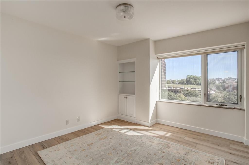 4545 Wornall Road Unit: 606