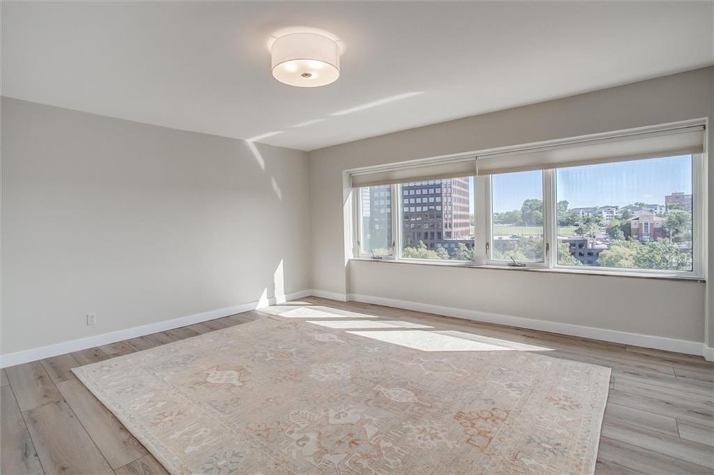 4545 Wornall Road Unit: 606