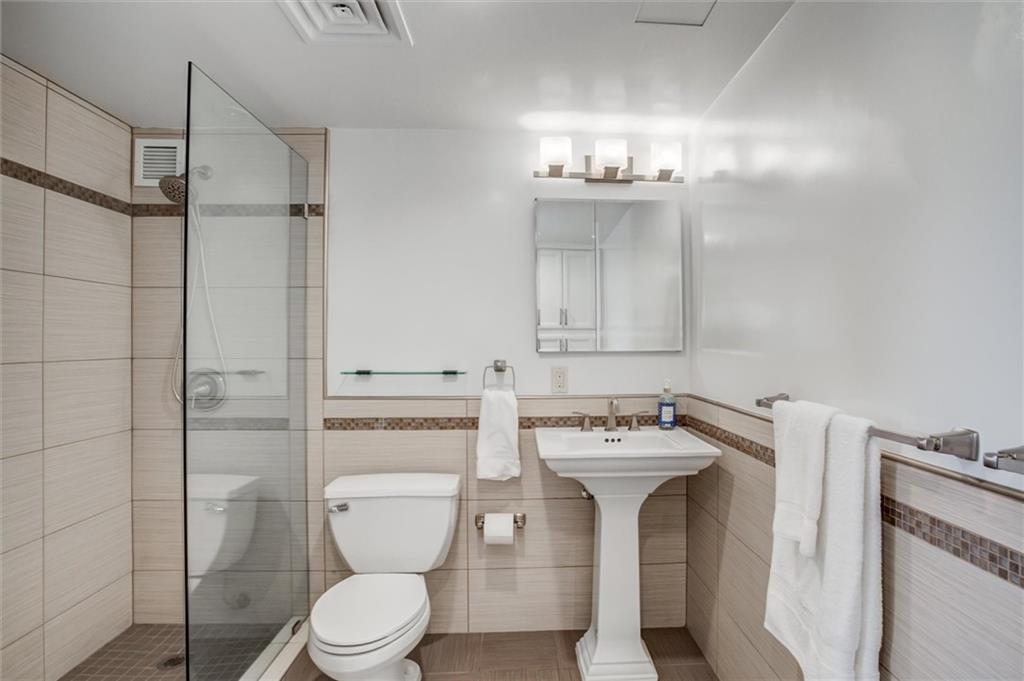 4545 Wornall Road Unit: 606