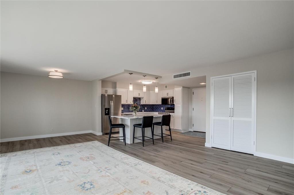 4545 Wornall Road Unit: 606