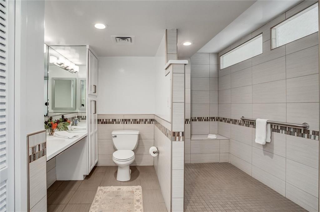 4545 Wornall Road Unit: 606