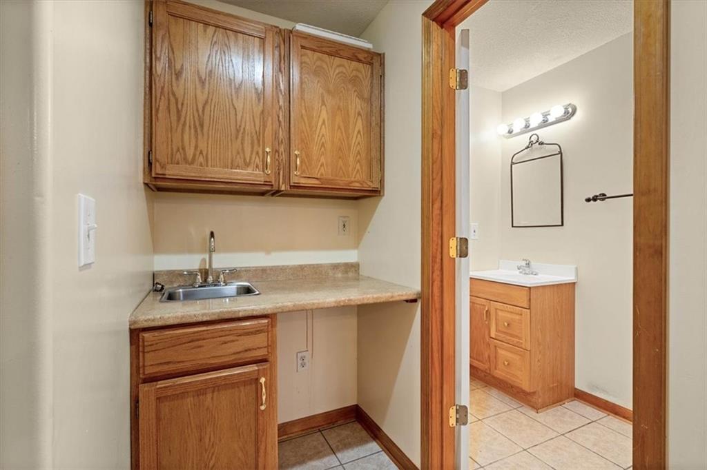 808 SW Country Hill Drive