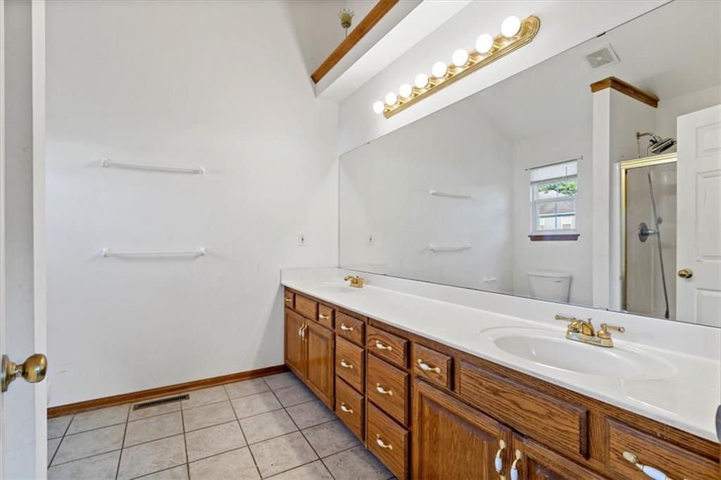 808 SW Country Hill Drive