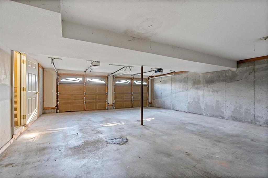 808 SW Country Hill Drive