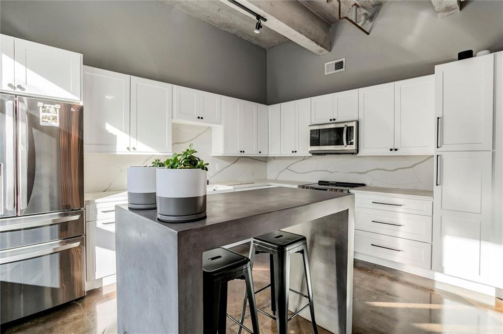 360 W Pershing Unit 230 Road Unit: 230