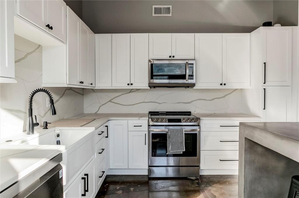 360 W Pershing Unit 230 Road Unit: 230