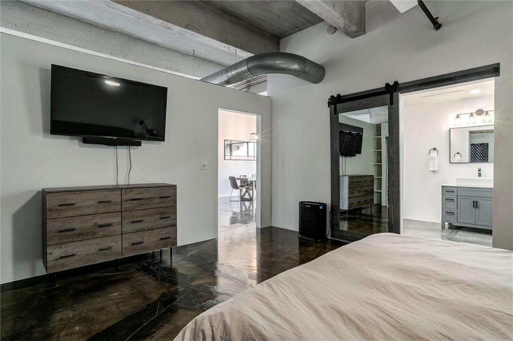 360 W Pershing Unit 230 Road Unit: 230