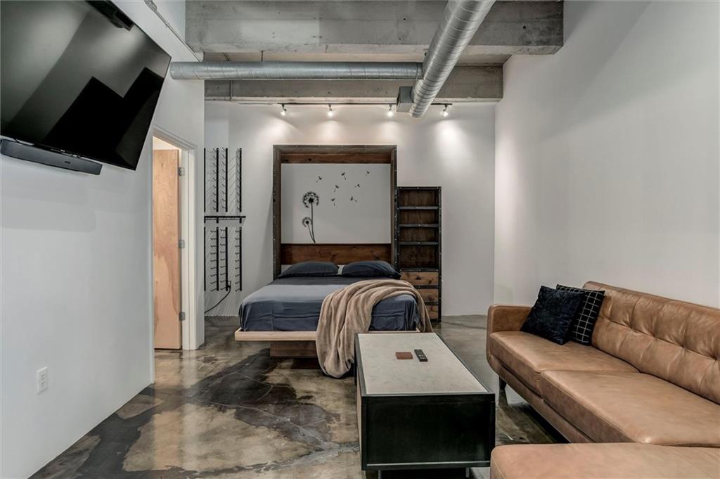 360 W Pershing Unit 230 Road Unit: 230