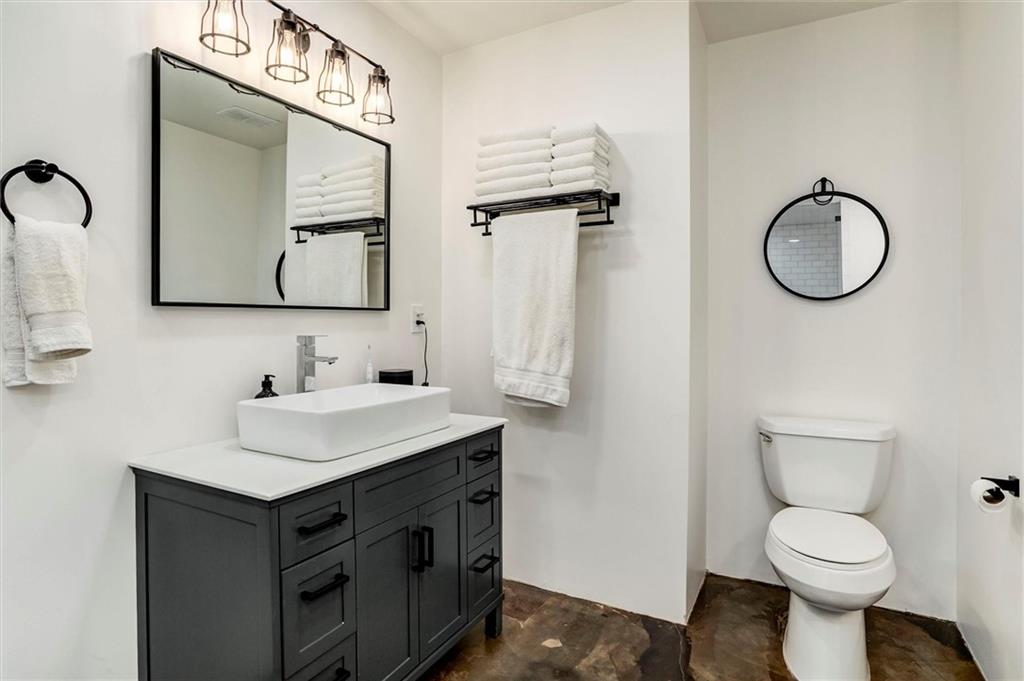 360 W Pershing Unit 230 Road Unit: 230