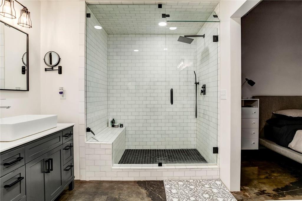 360 W Pershing Unit 230 Road Unit: 230