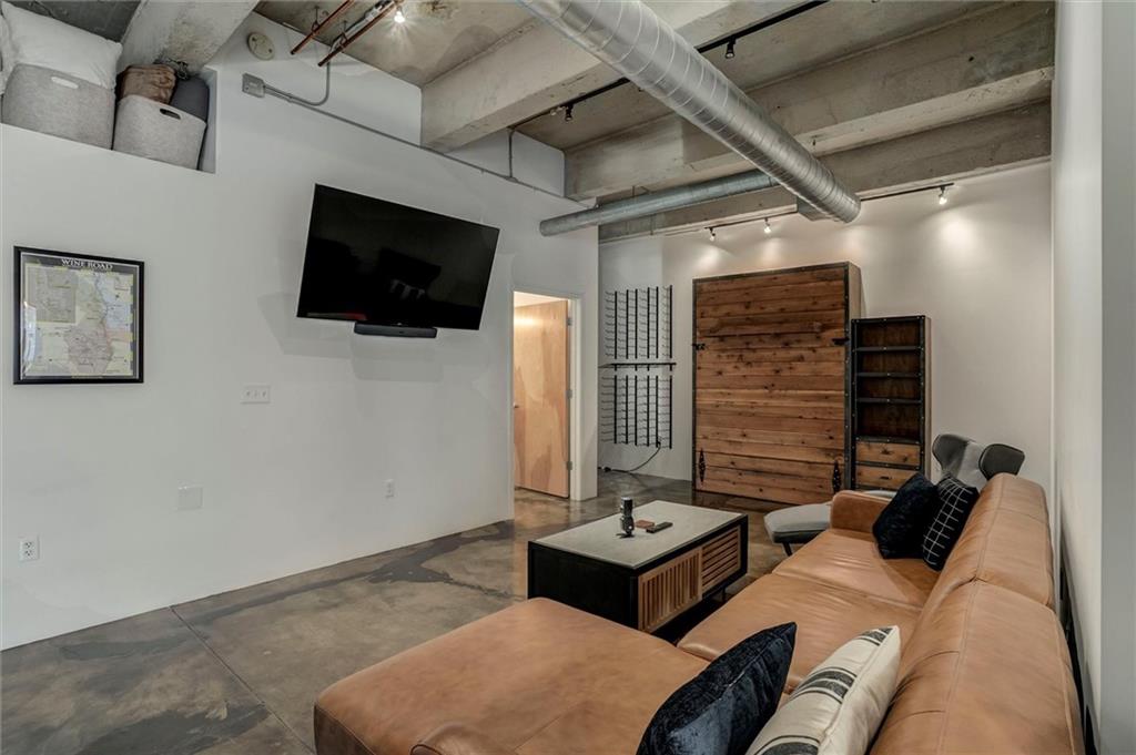 360 W Pershing Unit 230 Road Unit: 230