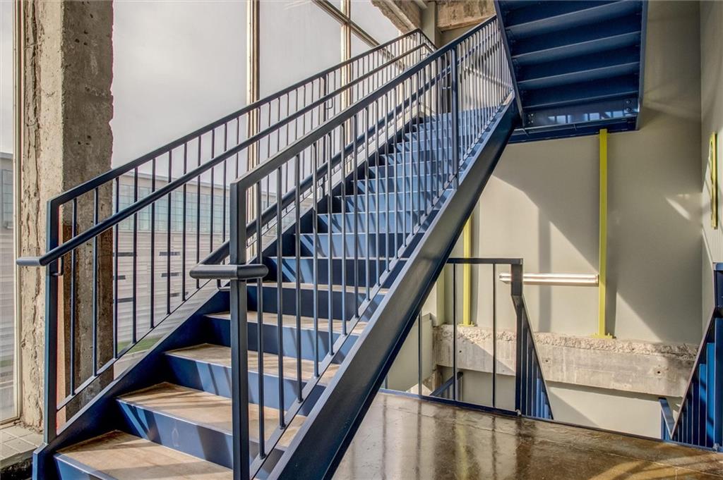 360 W Pershing Unit 230 Road Unit: 230