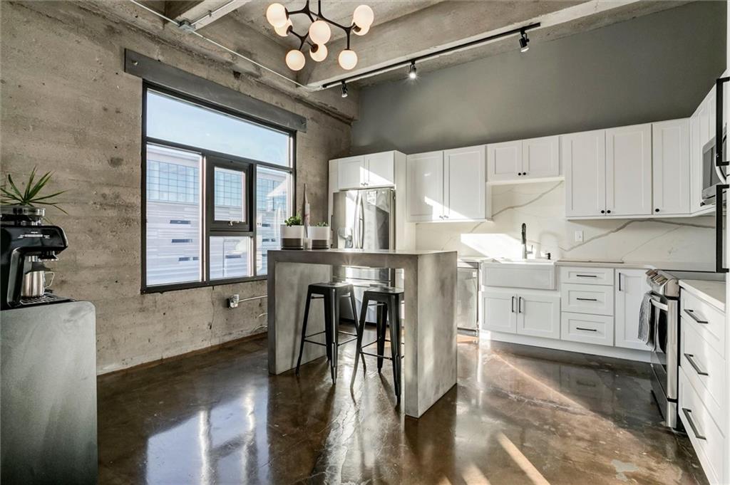 360 W Pershing Unit 230 Road Unit: 230