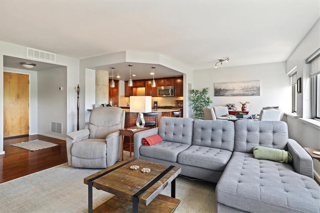 803 W 48th St #1106 Street Unit: 1106